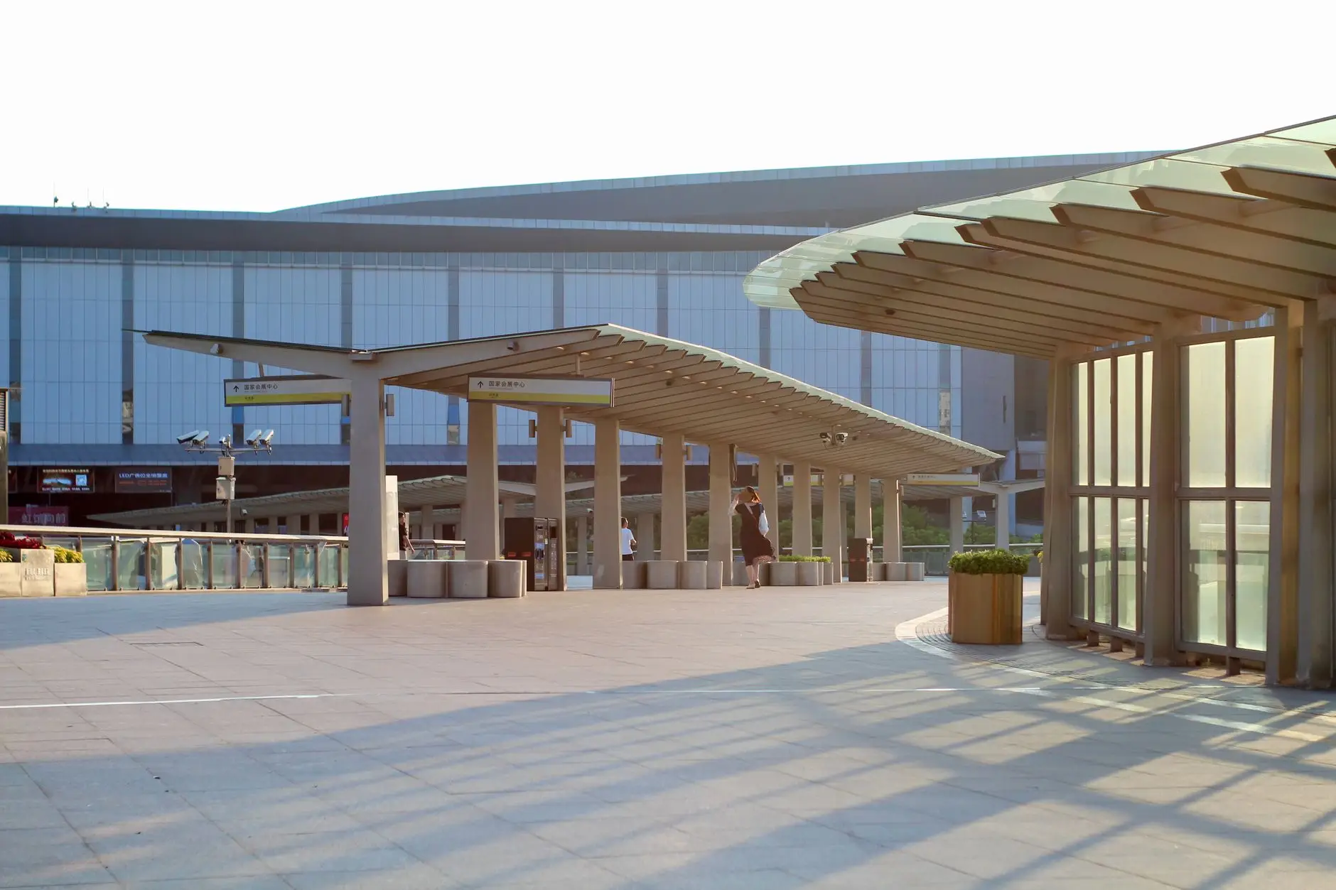 重庆建筑装饰工程中板材管材与五金配件的协同选配要点