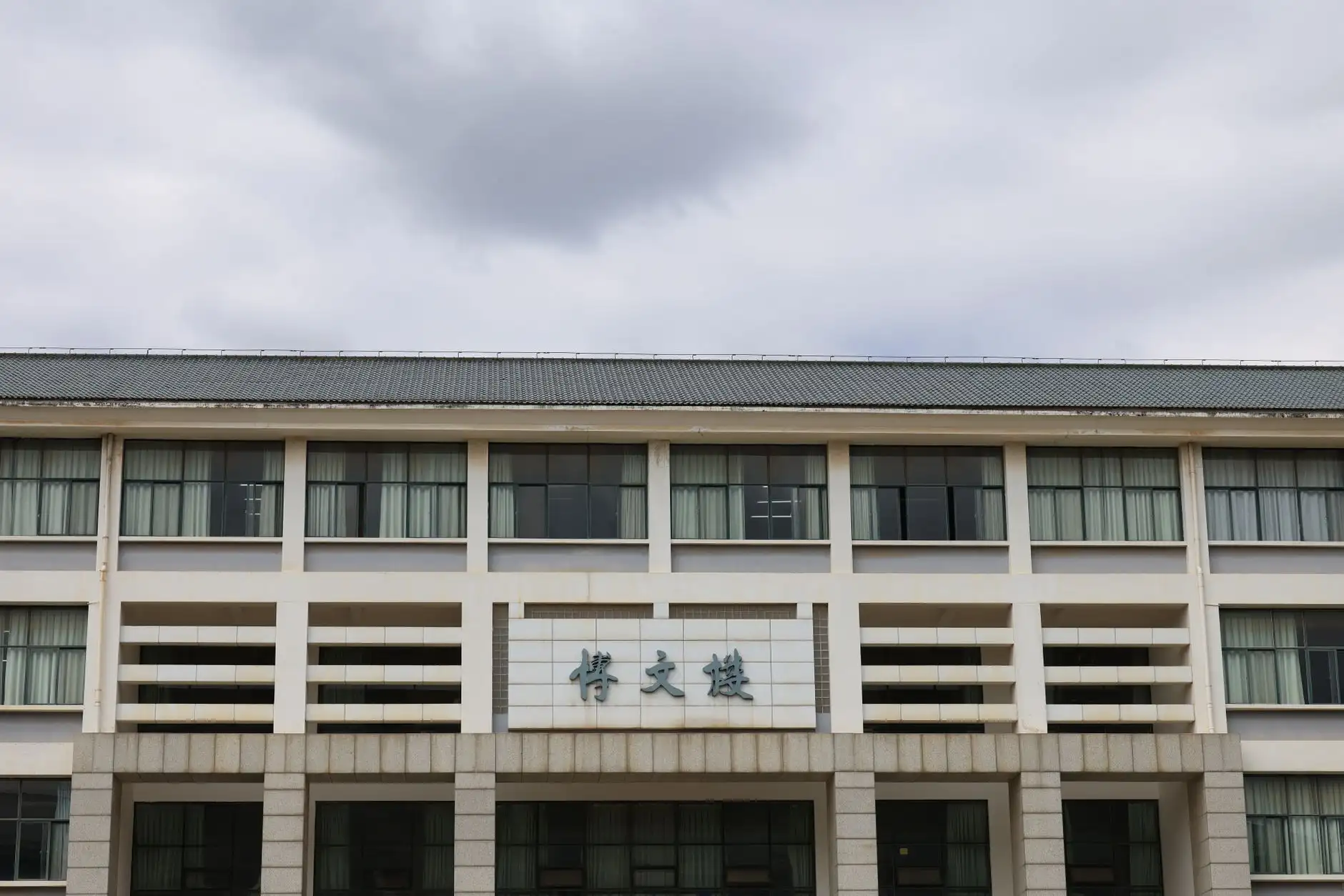 2025年装饰材料行业绿色转型趋势及板材供应策略分析