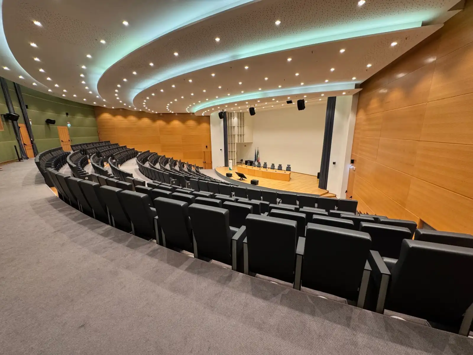 重庆建筑装饰工程中板材管材与五金配件的协同选型要点