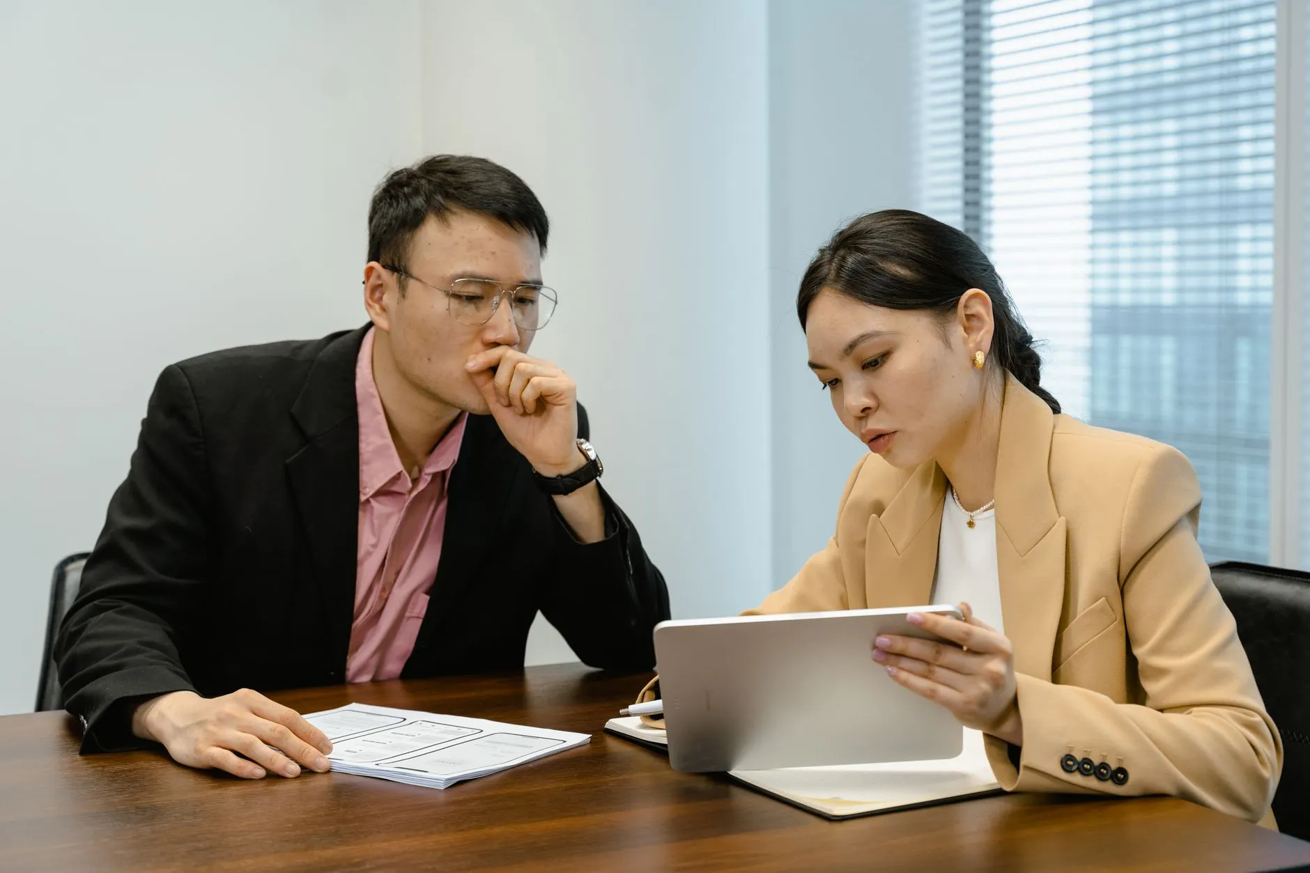 装饰材料工程供应新趋势：重庆板材管材与五金配件如何实现高效配送