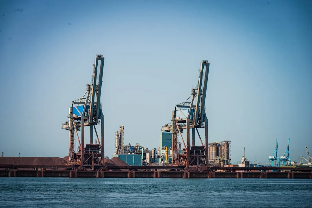 重庆建筑装饰工程中板材与管材的选型搭配要点分析